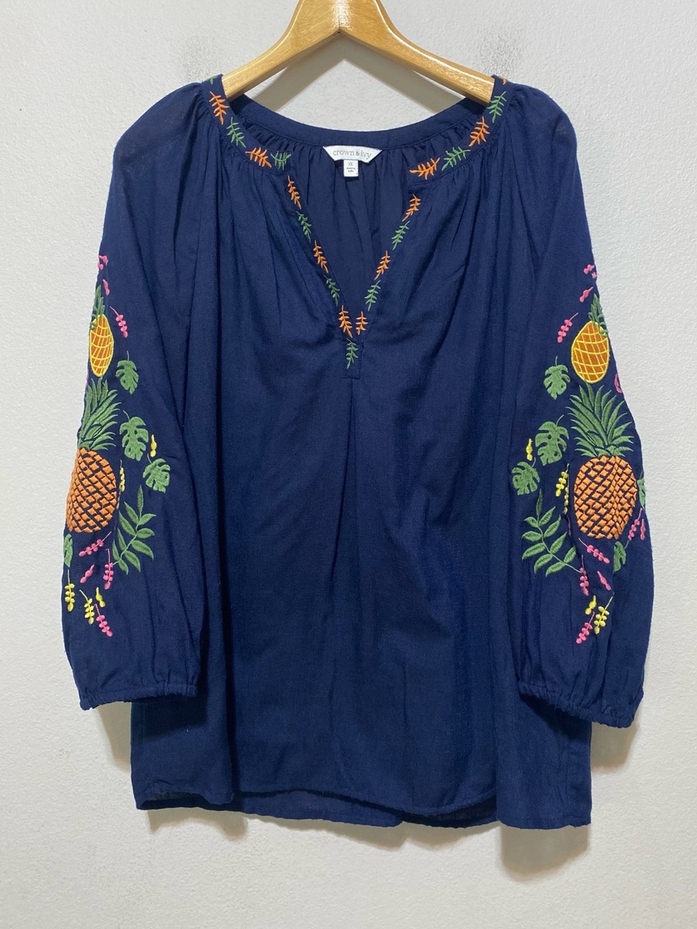 Crown & Ivy Women’s XL V Neck Embroidered Pineapples 3/4 Sleeve Blouse